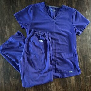 Grey’s Anatomy purple scrubs